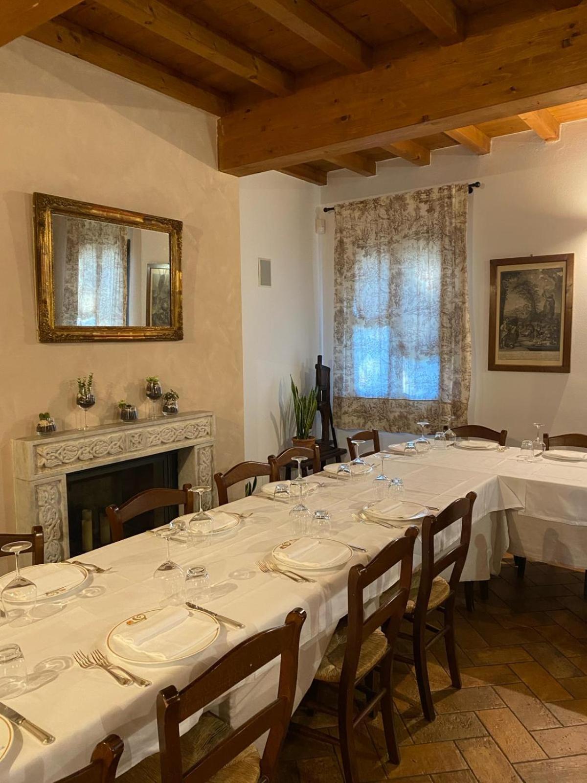 Locanda Corte Ruspecchio Bed and Breakfast Quattro Castella Exteriör bild