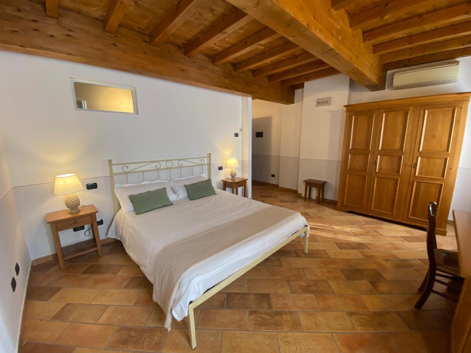 Locanda Corte Ruspecchio Bed and Breakfast Quattro Castella Exteriör bild